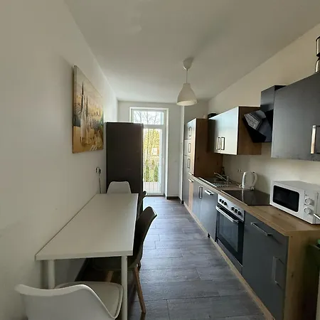 Wunderschoene Eisenbahnstrasse In Eg Links Apartment *